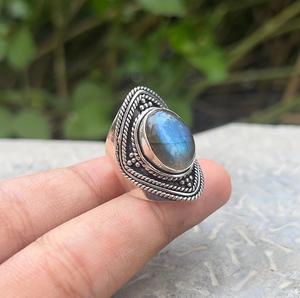 Bague en labradorite bleue feu, pierre précieuse labradorite faite à la main, argent sterling 925, bijoux pour femmes, bague de mariage, cadeau pour filles - Product Image 3