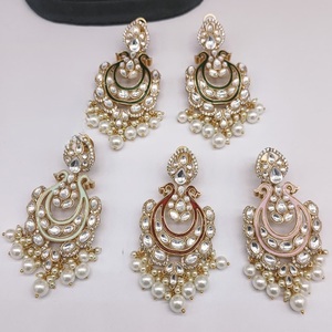 Boucles d'oreilles classiques plaquées or de qualité supérieure, style traditionnel, avec pierres, pour femmes, pour les mariages, collection pour femmes - Product Image 1