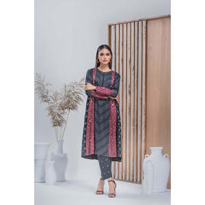 Conjunto de Falda y Pantalón de Viscosa Negra con Estampado de Sarga para Uso Diario de Mujer, Hecho de Tela Crepé - Product Image 4