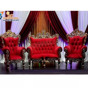 Ensemble de canapés de mariage glamour pour la réception, canapé de mariée rouge et or avec chaises, ensemble de canapés pour couple pour la scène de fiançailles, États-Unis - Product Image 1