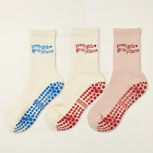 Chaussettes de Pilates jetables personnalisées ODM pour femmes, antidérapantes, en coton, motif floral, lettres, écologiques, séchage rapide - Product Image 5
