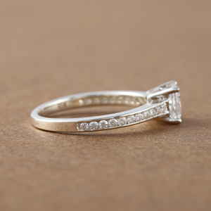 Anillo de compromiso de diamante cultivado en laboratorio de corte princesa, anillo de regalo de moda de lujo de oro sólido de 10K para mujer con certificación IGI - Product Image 3