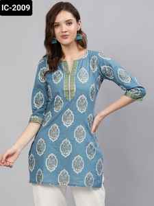 Tops estampados de algodón de uso étnico indio para colecciones regulares y de oficina con tallas grandes disponibles, Kurtis cortos elegantes - Product Image 3