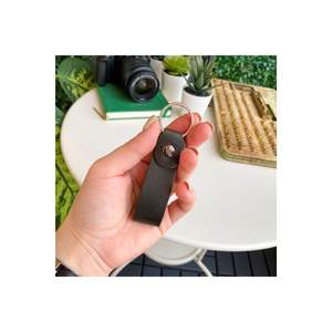 Mini llavero de cuero hecho a mano original Accesorio elegante Regalo en caja-Artena - Product Image 2