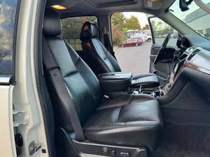 Cadillac Escalade 2005 Usado en Buen Estado, Sin Reserva, 1 Dueño, Motor V8 de 6.0 Litros, Propiedad del Sur, Sin Modificaciones - Product Image 4