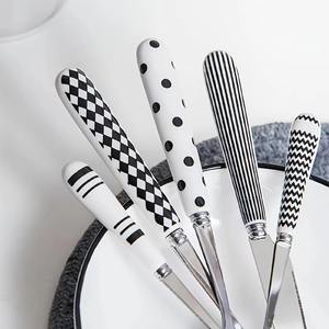 Ensemble de couverts à poignée en marbre de designer couverts élégants en acier inoxydable pour les repas de luxe cuisine moderne mariage ou restaurant - Product Image 4