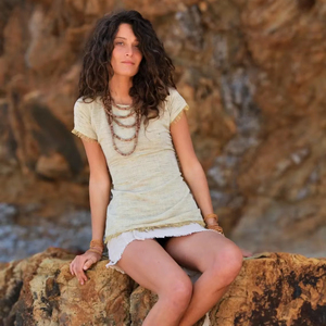 Haut en coton Khadi 100% respirant en tissu tricoté, style décontracté bohème tribal avec franges, court, couleur crème, pour femme. - Product Image 1