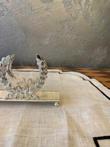 Servilletero Artístico Plateado con Elegante Diseño Curvo para Decoración del Hogar, Recepciones y Regalos, Uso para Servir Invitados - Product Image 3