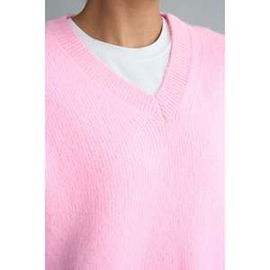 Suéter Rosa Caramelo con Cuello en V - Product Image 4