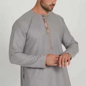 Meilleure qualité Nouveau design élégant Thobes Jubba pour l'Aïd Moyen-Orient Thobe marocain islamique Robe brodée en velours doré pour hommes - Product Image 3