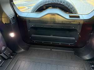 Defender 110 P400 Edición Sedona 2025, 395 hp, 6 Cilindros, Tracción en las Cuatro Ruedas, Rojo Sedona, Paquete de Suspensión Neumática - Product Image 5