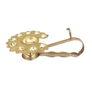 Tres neumáticos de latón puro 3 Batti Puja Arti para templo y gran Puja evento uso doméstico y decoración de templo - Product Image 4