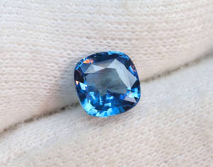 Pierre précieuse Alexandrite cultivée en laboratoire Forme coussin Alexandrite à facettes Pierre synthétique polie pour la fabrication de bijoux - Product Image 5