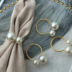 Anneau de serviette en métal doré de luxe moderne de qualité supérieure, double perle, élégant, décoration de table, magnifique pour les mariages, les fêtes et les dîners - Product Image 1