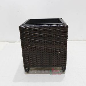 Pots de fleurs carrés en plastique pour les besoins de jardinage intérieur et extérieur - Product Image 2