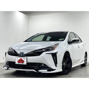 Toyota Prius Hatchback 2021 - Hybride essence/électrique, sièges en cuir, caméra de recul, pneus R18 - Product Image 1