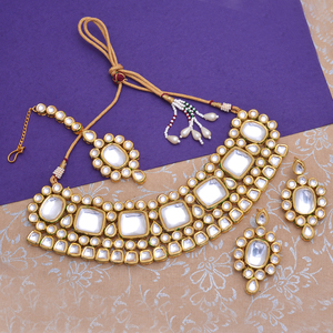 ชุดสร้อยคอเคลือบทองสไตล์อินเดียพร้อม Maang Tikka และต่างหูสำหรับงานแต่งงานสำหรับ haldi, metindi - Product Image 2