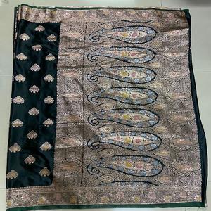 ผ้าส่าหรีผ้าซาตินเนื้อหนาสำหรับผู้หญิง พร้อมงานปักดิ้นจารีเมีน่าแบบดั้งเดิม ดีไซน์หรูหราอลังการ - Product Image 1