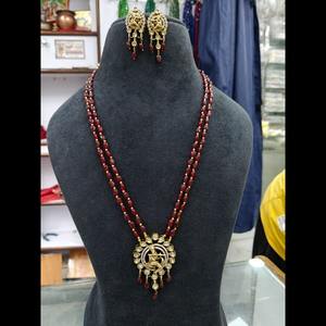 Bijoux traditionnels indiens Long collier Kundan serti de perles marron et de boucles d'oreilles assorties pour la mariée et la fête - Product Image 1