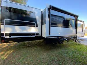 Wholesale Used 2025 2026 Brinkleys Model Z Air 315 Triple <b>Slides</b> Camper Travel Trailer with Independent Suspension 4x4 - Product Image 3