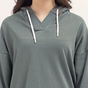 เสื้อฮู้ดผู้หญิงสำหรับฤดูหนาว ผ้าฝ้ายฟลีซ 100% คอวี ดีไซน์ตัดข้าง ระบายอากาศได้ดี ไม่เป็นขุย - Product Image 5