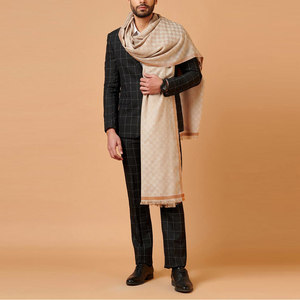 Chales cálidos de invierno hechos en fábrica al por mayor hechos en material de lana Nuevo diseño Estilo elegante Chal de lana para hombre - Product Image 2