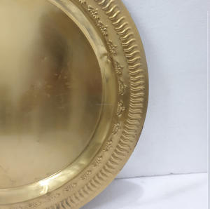 Bandeja Redonda de Metal Dorado para Decoración del Hogar y Diseño Elegante para Fiestas Navideñas en el Hogar y la Cocina - Product Image 5