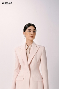 เสื้อเบลเซอร์ของผู้หญิงมาใหม่ชุดสองชิ้นผ้าสแปนเด็กซ์สีขาว85% สีดำ & ชมพู15% โพลีเอสเตอร์ - Product Image 4