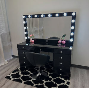 Coiffeuse glamour <span class=keywords><strong>avec</strong></span> miroir rétro-éclairé <span class=keywords><strong>avec</strong></span> commandes à capteur tactile et prises de courant intégrées Vanity Desk pour le maquillage - Product Image 3