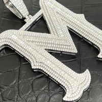 Munjani Impex - Collar de Oro Blanco de 18k con Letra Grande y Diamantes de Corte Brillante Estilo Hip-hop, de Alta Calidad, para Hombre, Ideal para Fiestas