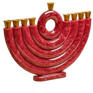 Menorah Hanukkah de color rojo rubí, resina dorada, estilo moderno, decoración judía elegante, artesanía hecha a mano, estilo francés, diseño de autor. - Product Image 1