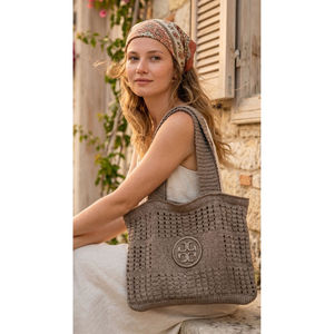 Sac de plage décontracté en tricot de vison pour l'été, fourre-tout élégant au crochet avec deux poignées, fermeture ouverte, doublure en paille et motif à cadre - Product Image 1