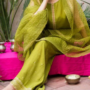 Nouveauté Dames Shalwar Kameez Design Costumes Pakistanais Vêtements d'hiver pour femmes disponibles au prix de gros - Product Image 5