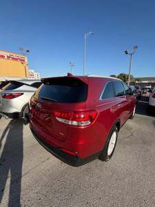 Kia Sorento L-X V-6 FWD 2017 - Product Image 3