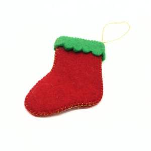 Chaussette de Noël en feutre de laine rouge/vert de haute qualité, faite à la main, avec motif flocon de neige, écologique et personnalisable - Product Image 2