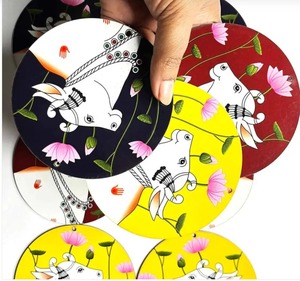 Cadeau de mariage indien, décoration murale suspendue de vache Pichwai, décoration de porte, décoration d'intérieur, plateau décoratif de vache Pichwai, décoration d'intérieur - Product Image 1