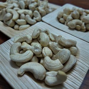 Núcleos de Anacardo Orgánico de Camboya W320, Blancos Naturales, Envasados al Vacío, Suministro de Gran Volumen de Fábrica para Mercados de Procesamiento de Alimentos - Product Image 5