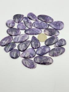 AAA + alta calidad 100% Natural púrpura Lepidoptita piedra preciosa suelta tamaño personalizable forma de mezcla cabujón lote suministro para joyería - Product Image 2