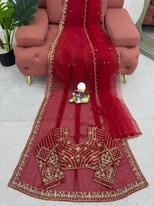 Sari en faux georgette de designer avec broderie et travail de paillettes, dupatta en filet doux et chemisier, haute qualité, prix bas, vente en gros - Product Image 6