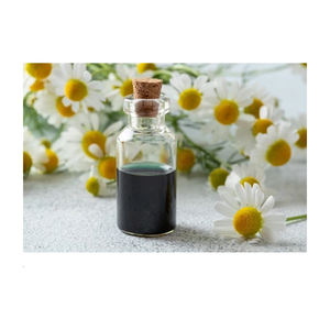 Suministro de fábrica Aceite de Manzanilla de alta calidad Aceite esencial alemán azul a granel Precio al por mayor - Product Image 1