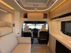 Autocaravana de aluminio Unity 24MBL de TOP Listing Leisure Travel Vans con interiores espaciosos para viajes en coche y RV - Product Image 3