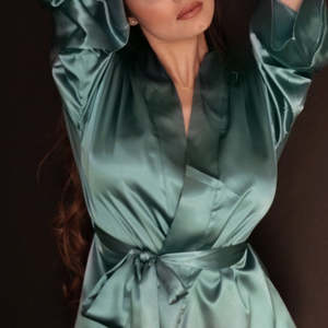 Traje de Baño Lumija para Mujer, Blazer Cruzado de Satén de Seda Verde Mar con Elegantes Detalles de Perlas - Product Image 1