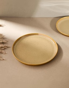 Plato de Cena de Cerámica Color Beige Arena, Acabado Mate Minimalista, Diseño de Borde Delgado, Duradero, Esencial para la Cena Moderna - Product Image 1