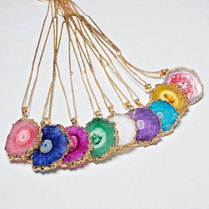 Collier avec pendentif en pierre de quartz orange druzy plaqué or pour la vente en gros - Product Image 2