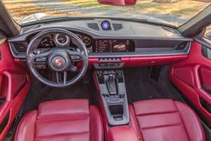 Porsche 911 Carrera Cabriolet 2022 d'occasion en excellent état, 379 ch, moteur turbo à 6 cylindres en ligne, pack premium - Product Image 4