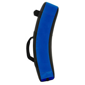 Cible de frappe en cuir PVC noir et bleu, forme incurvée, durable, entièrement personnalisable pour l'entraînement aux arts martiaux - Product Image 2