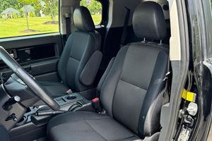 TOYOTA FJ CRUISER USADO 2010, Volante a la Izquierda/Derecha - Product Image 2