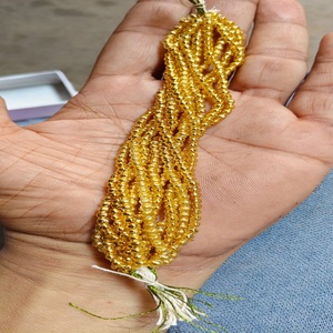 Cuentas de vidrio doradas hechas a medida, diseñadas para añadir un toque de sofisticación y brillo a cualquier proyecto. Ideal para la fabricación de joyas - Product Image 1