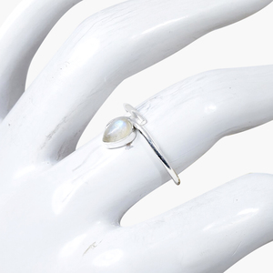 925 Sterling Silver Dainty Designer Ring Poire Blanc Calcédoine Pierres Précieuses Collet Setting pour Femmes Pierre De Naissance Bijoux De Mariage - Product Image 4