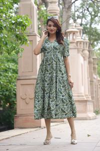 Robe mi-longue en coton faite à la main, écologique, respirante, pour l'hiver, motif uni, vêtements décontractés pour femmes, création de designer - Product Image 2